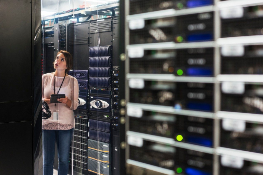 데이터센터솔루션 (Data Center Solutions) | 효율성·지속가능성·사이버 보안 최적화