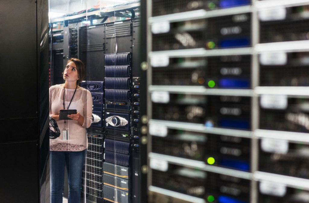 데이터센터솔루션 (Data Center Solutions) | 효율성·지속가능성·사이버 보안 최적화